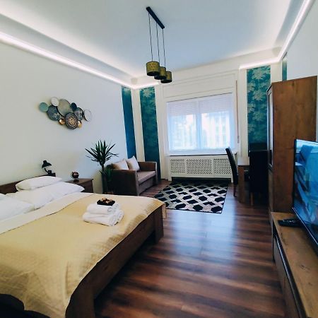 Central Palace Apartman เดเบรตเซน ภายนอก รูปภาพ