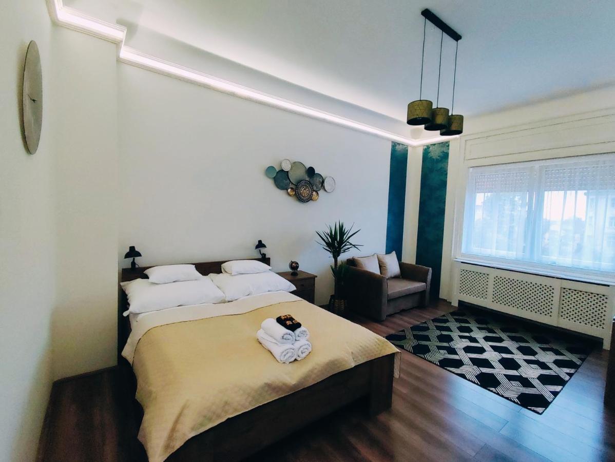 Central Palace Apartman เดเบรตเซน ภายนอก รูปภาพ