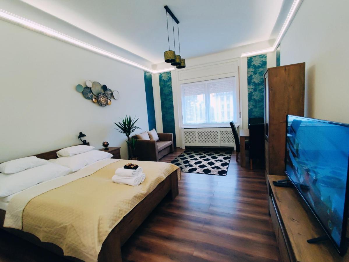 Central Palace Apartman เดเบรตเซน ภายนอก รูปภาพ