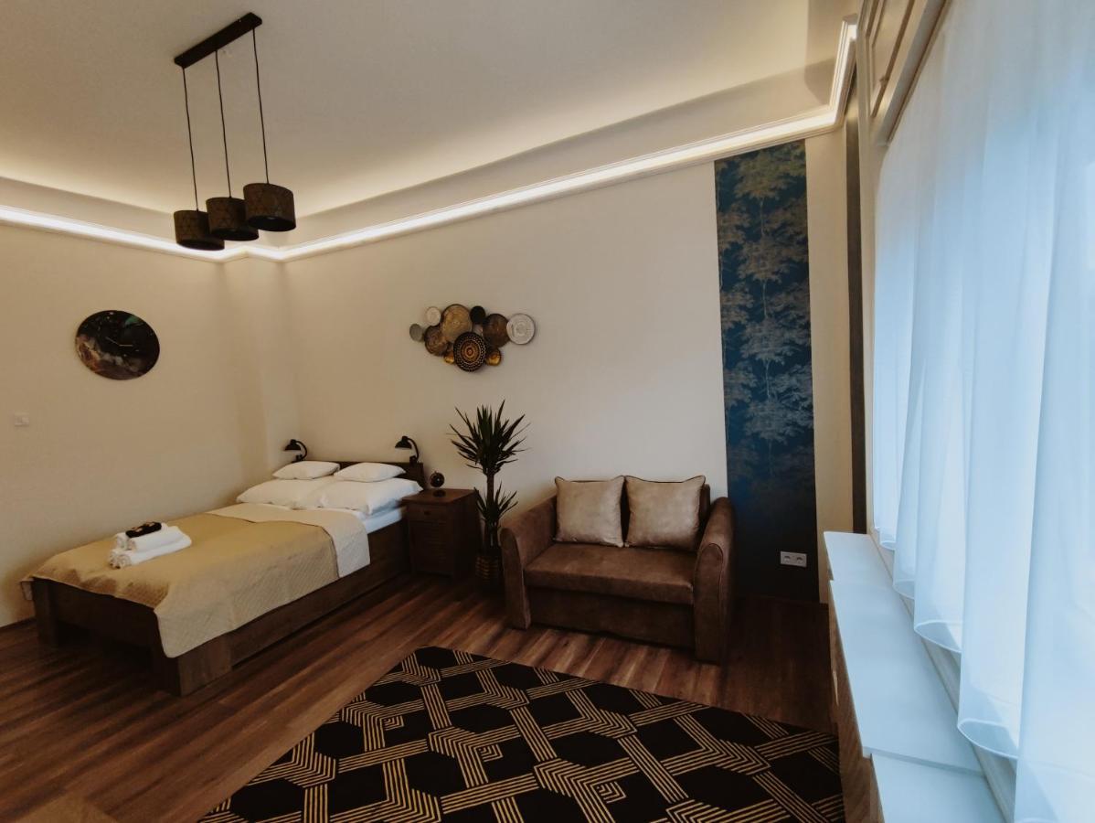 Central Palace Apartman เดเบรตเซน ภายนอก รูปภาพ
