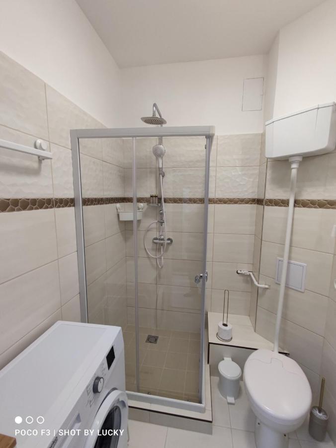 Central Palace Apartman เดเบรตเซน ภายนอก รูปภาพ