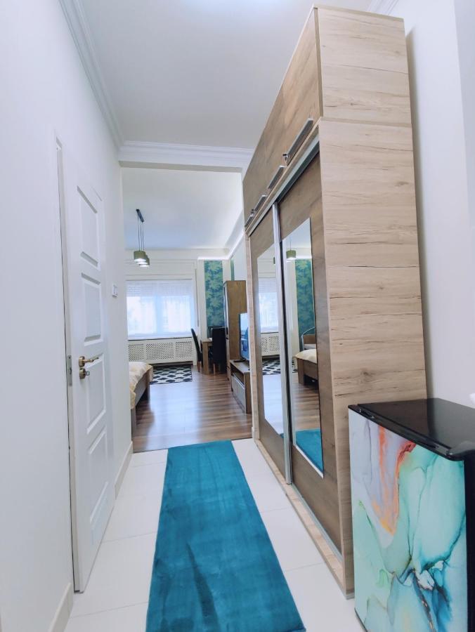 Central Palace Apartman เดเบรตเซน ภายนอก รูปภาพ