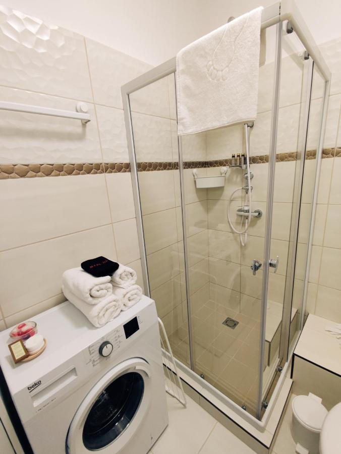 Central Palace Apartman เดเบรตเซน ภายนอก รูปภาพ