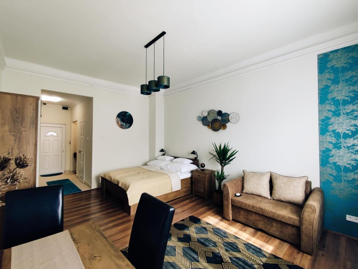 Central Palace Apartman เดเบรตเซน ภายนอก รูปภาพ