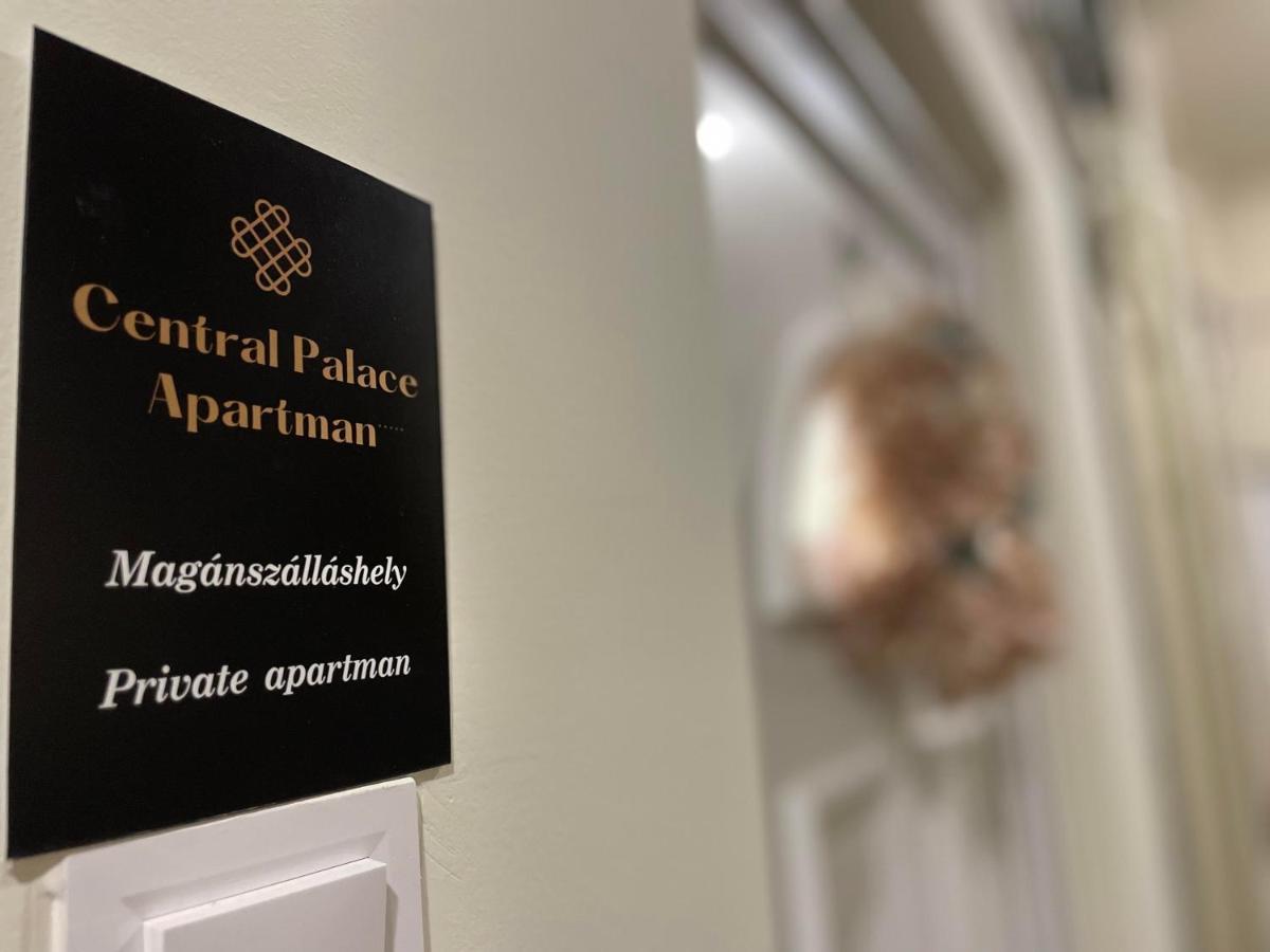 Central Palace Apartman เดเบรตเซน ภายนอก รูปภาพ